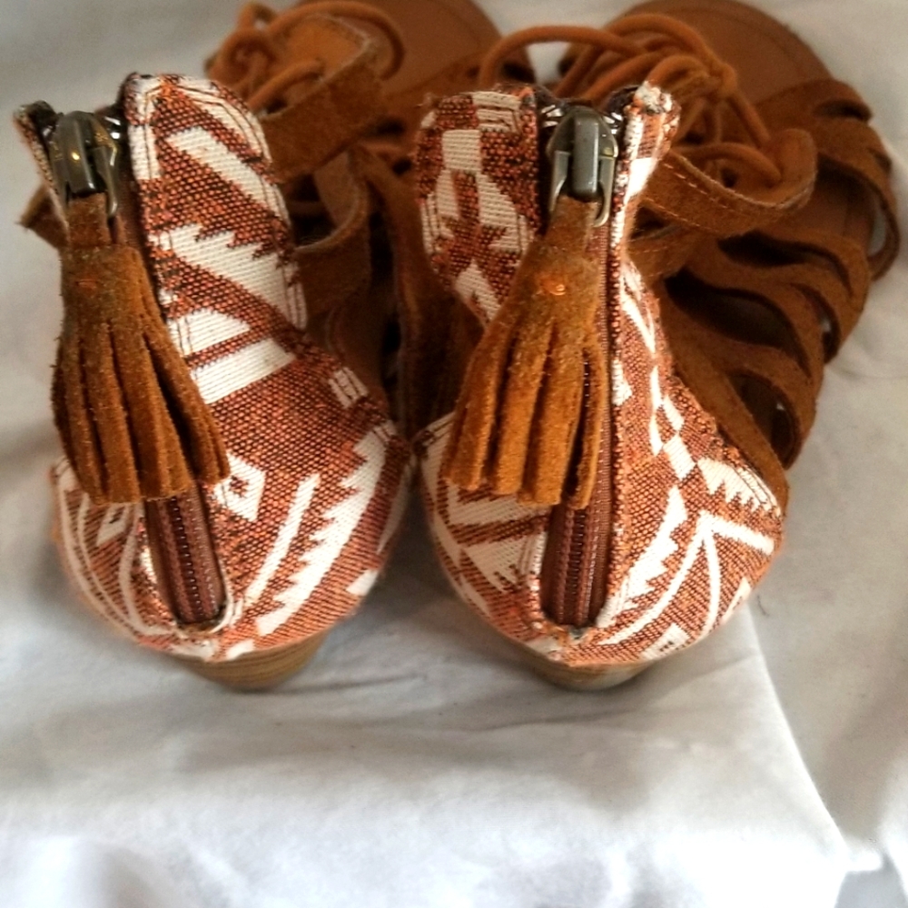 Minnetonka womens brown suede leather lace up sandal size 6 - Picture 3 of 7